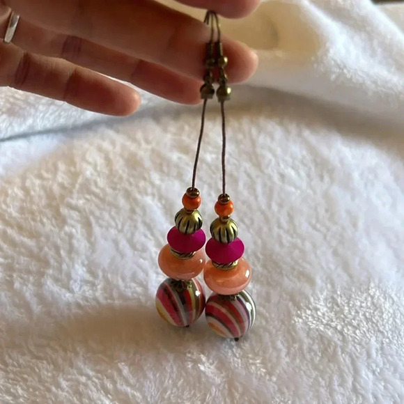 🩷NWT Fashion Jewelry Fun Dangle Earrings 🧡 - Picture 3 of 4
